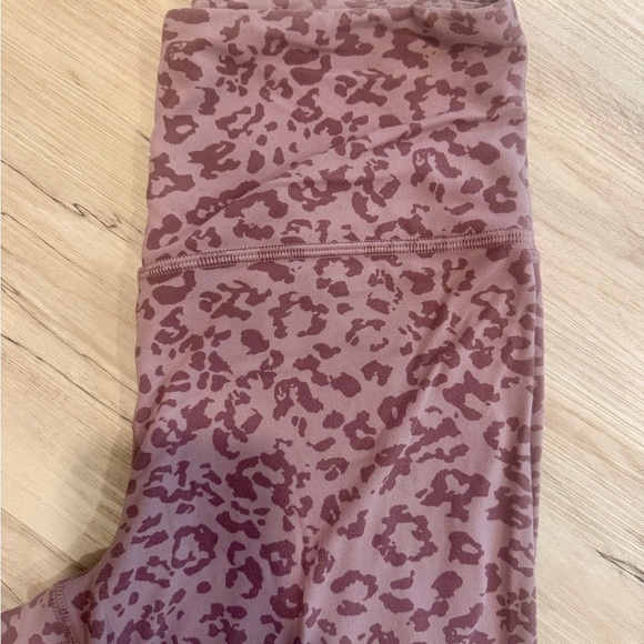 Athleta Women’s Leopard Print High Rise Leggings Size Small - Picture 4 of 5